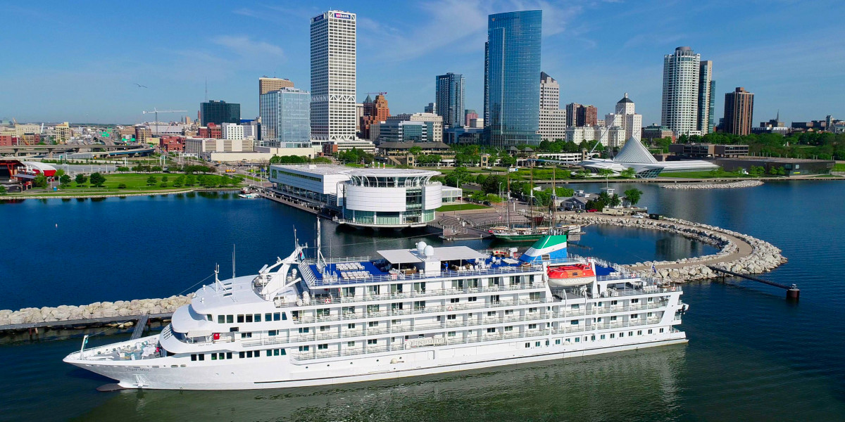 Pearl Mist docked in Milwaukee, WI