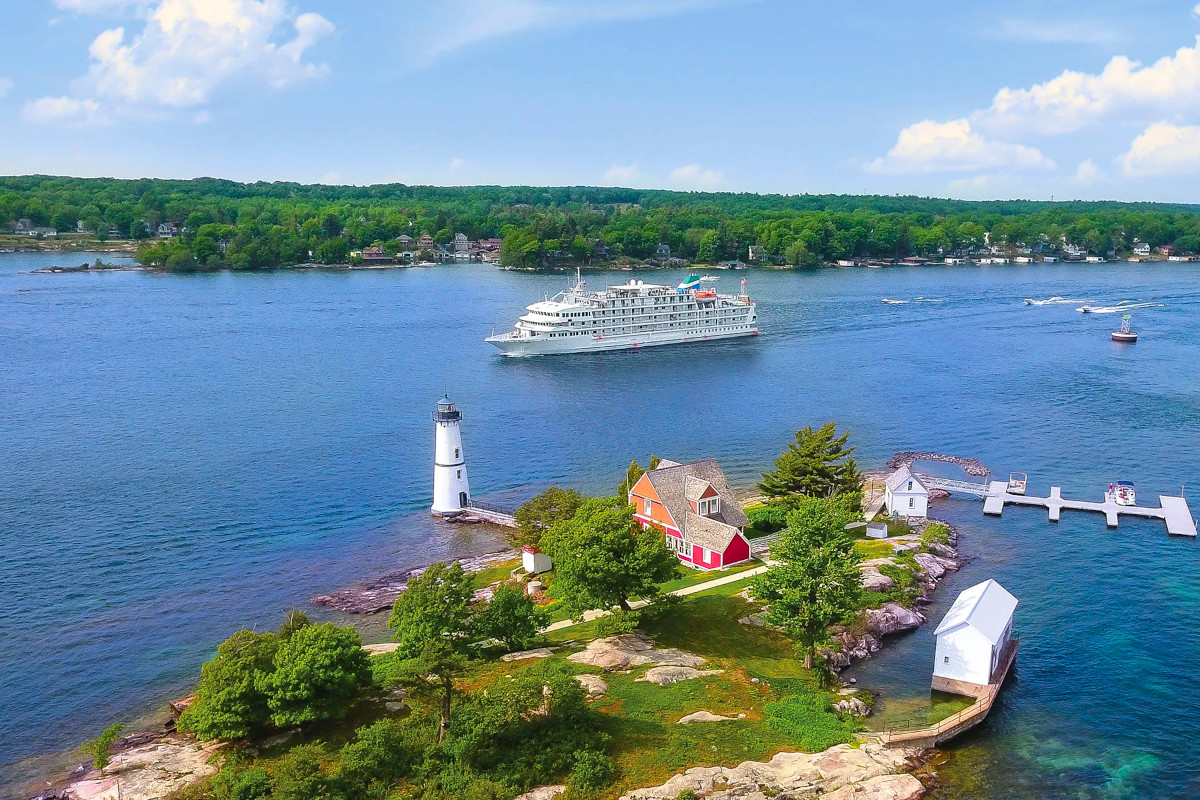 The ship Pearl Mist sailing the Great Lakes