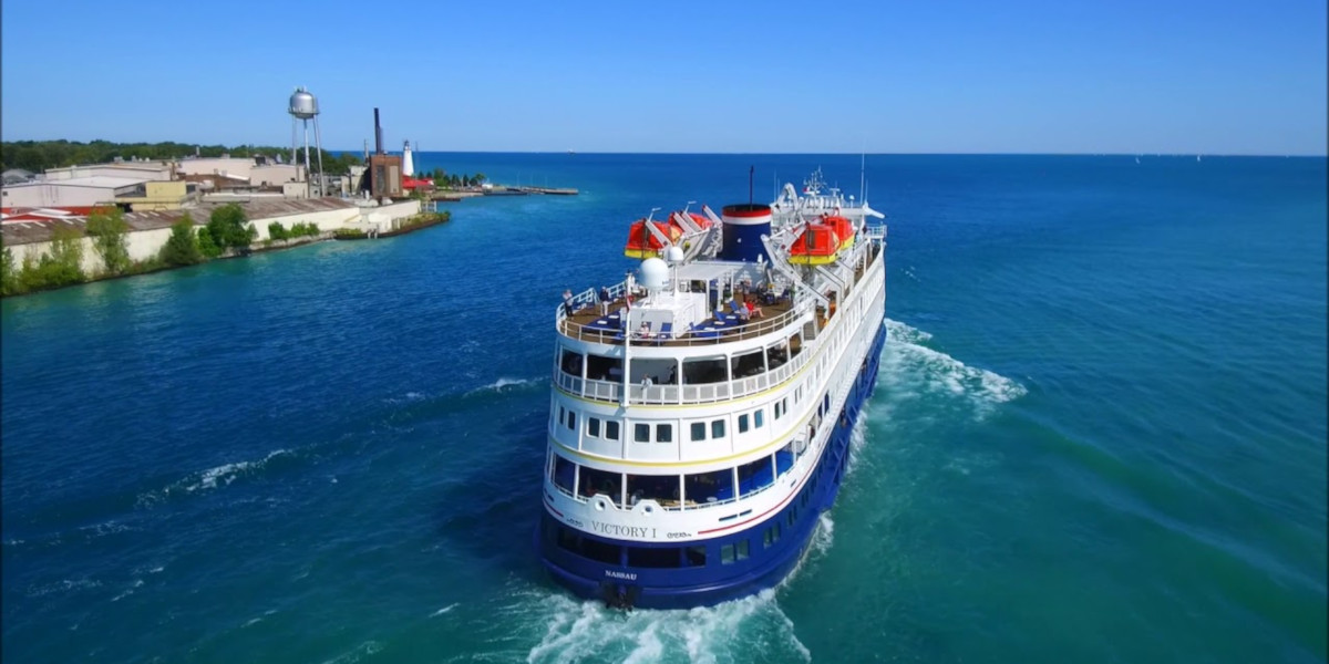 great lakes tour ship